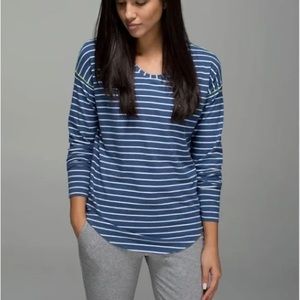 Lululemon Weekend Long Sleeve Women's Size 10 Lux Indigo/White EUC